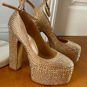 Steve Madden Gold Rhinestone Shoes💛💛💛
